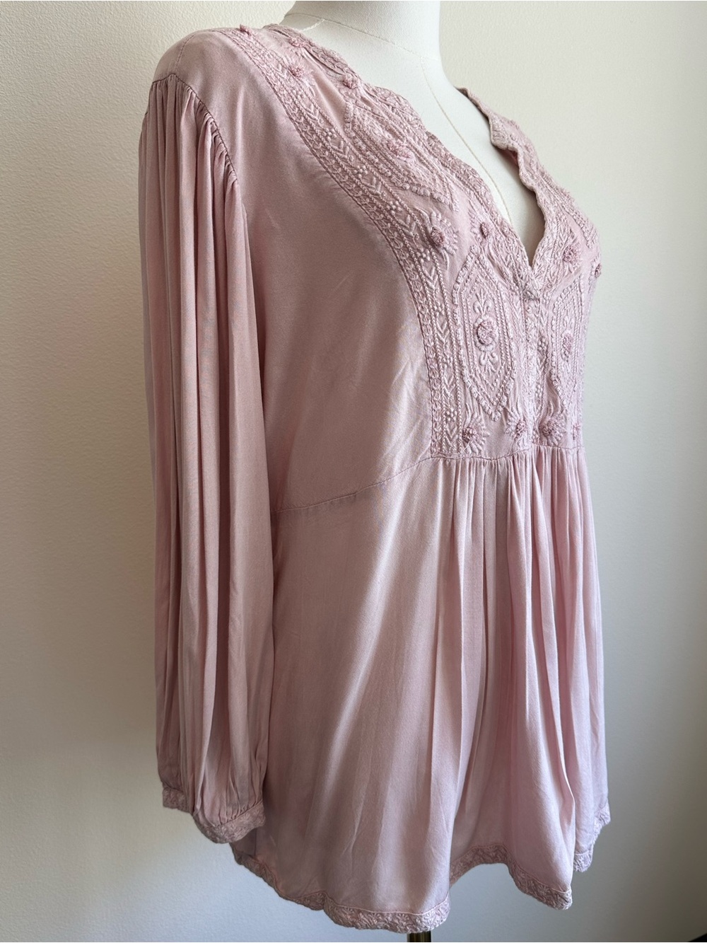 Solitaire Embroidered Peasant Tunic in Baby Pink With Pirate Sleeves | SIZE M - Picture 2 of 8